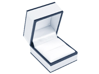 Caja Para Anillo De Color Blanco Monocromático